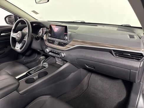 Used 2025 Nissan Altima 2.5 SV FWD image 22