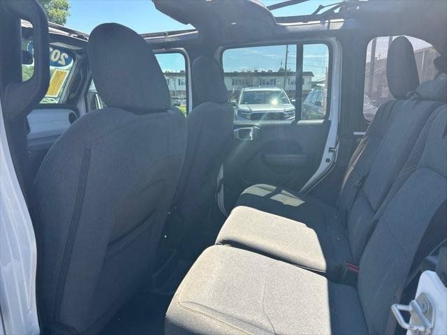 Certified 2024 Jeep Wrangler Unlimited w/ Convenience Group AWD/4WD image 32