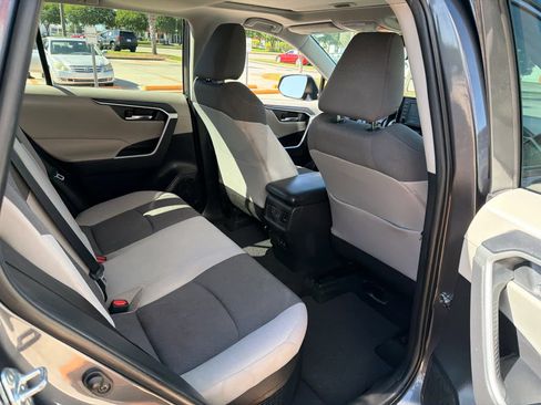 Used 2020 Toyota RAV4 XLE w/ Convenience Package AWD/4WD image 38