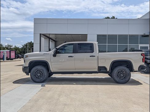 New 2026 Chevrolet Silverado 2500 ZR2 AWD/4WD image 9