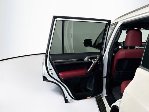 Used 2023 Lexus GX 460 Premium w/ Accessory Package AWD/4WD image 28
