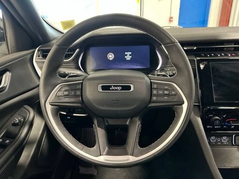 Used 2023 Jeep Grand Cherokee L Laredo AWD/4WD image 15