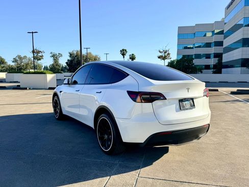 Used 2023 Tesla Model Y Long Range AWD/4WD image 9