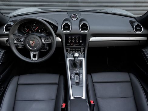 Used 2025 Porsche 718 Boxster image 21