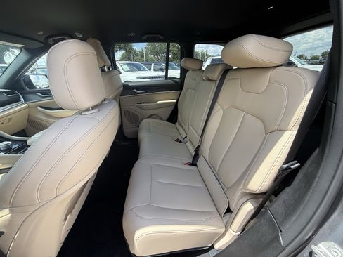 Used 2023 Jeep Grand Cherokee Limited RWD image 30