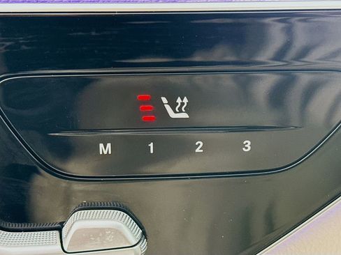 Used 2025 Mercedes-Benz GLC 300 4MATIC image 21