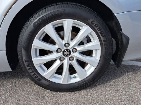 Used 2018 Toyota Camry LE image 5