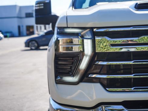 Used 2024 Chevrolet Silverado 2500 LTZ AWD/4WD image 10
