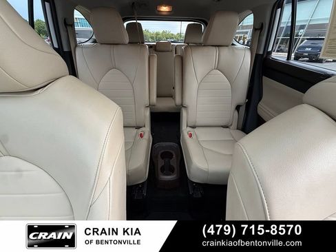 Used 2022 Toyota Highlander XLE FWD image 26
