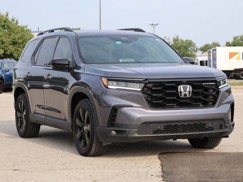 Used 2025 Honda Pilot Black Edition image 4