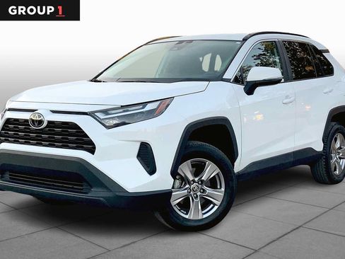 Used 2022 Toyota RAV4 XLE FWD image 1