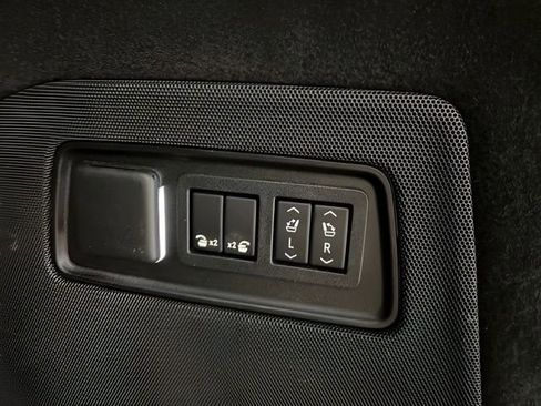 Used 2022 Cadillac Escalade Sport w/ LPO, ONYX Package image 9