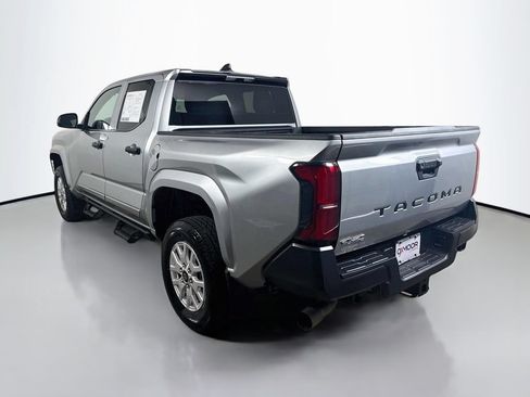 Certified 2024 Toyota Tacoma SR AWD/4WD image 5