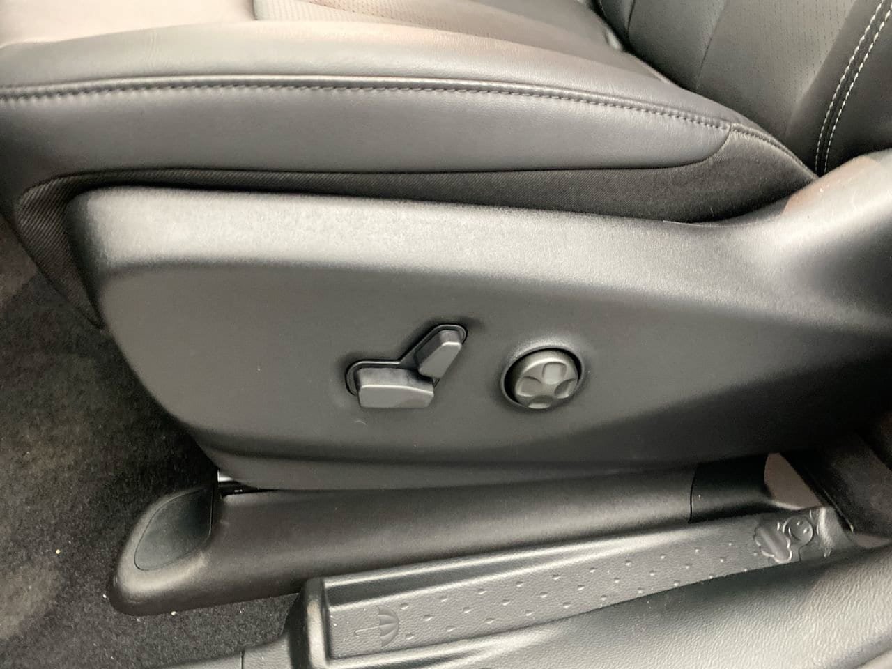 New 2027 Chrysler Pacifica Select w/ Family Tech Group AWD/4WD image 13