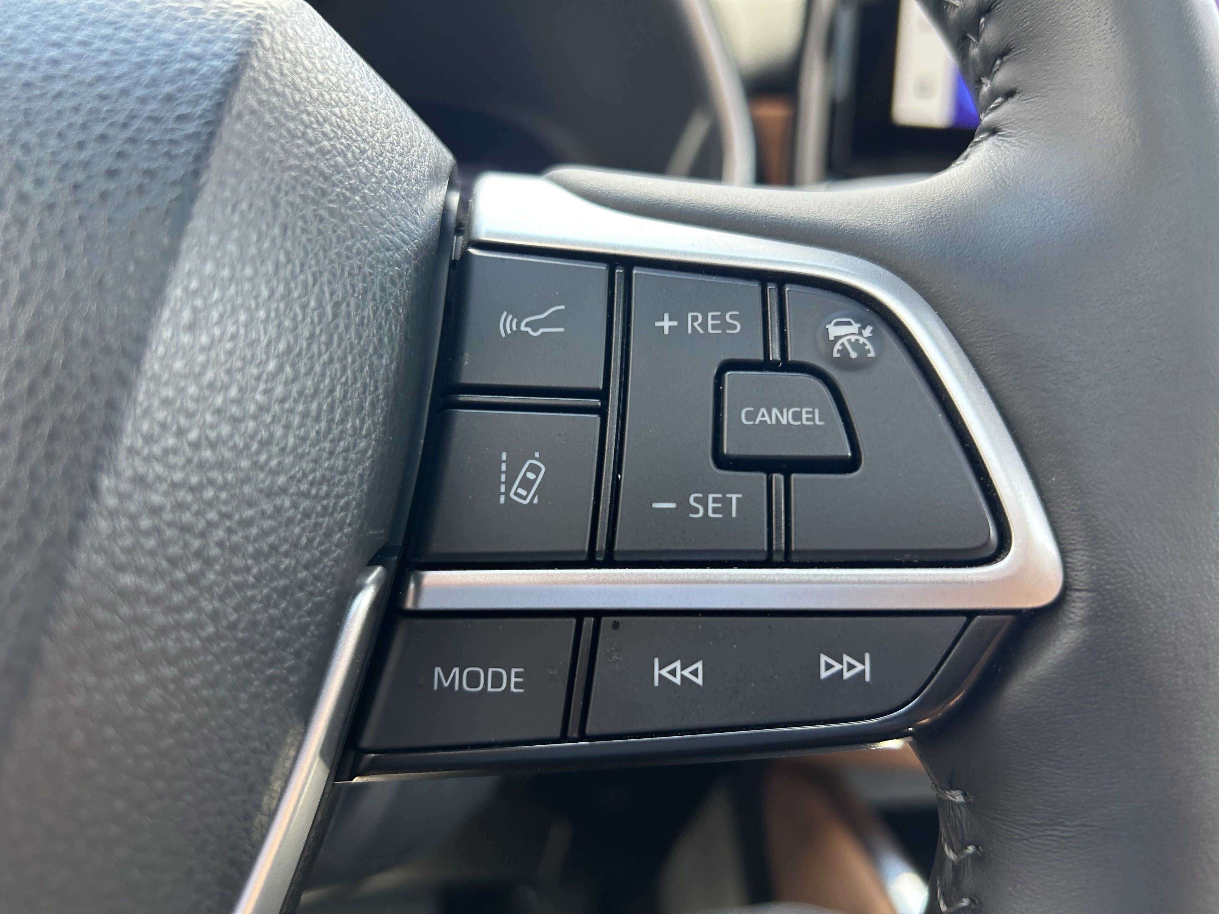 Used 2024 Toyota Highlander Platinum AWD/4WD image 26