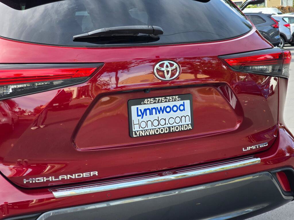 Used 2021 Toyota Highlander Limited FWD image 13