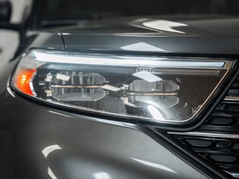 Certified 2020 Ford Explorer XLT w/ Equipment Group 202A image 18