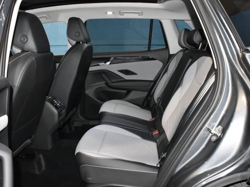 New 2026 Volkswagen Tiguan SE AWD/4WD image 16