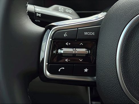 New 2026 Kia Carnival FWD image 23