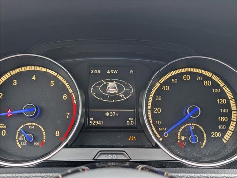 Used 2016 Volkswagen Golf R 4-Door image 28