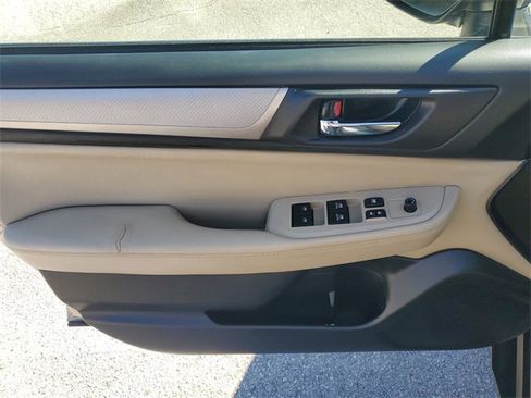 Used 2017 Subaru Outback 2.5i Premium image 19