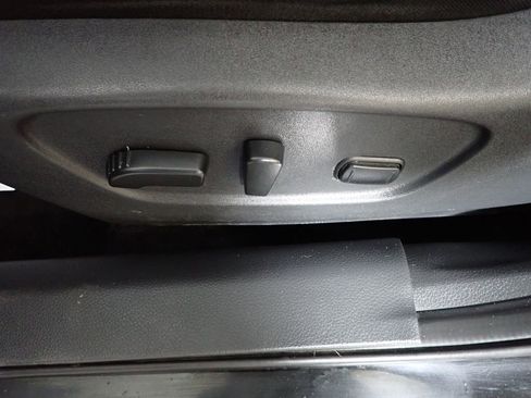 Used 2017 Nissan Rogue SV image 22