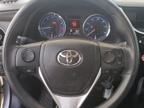 Used 2018 Toyota Corolla LE image 13