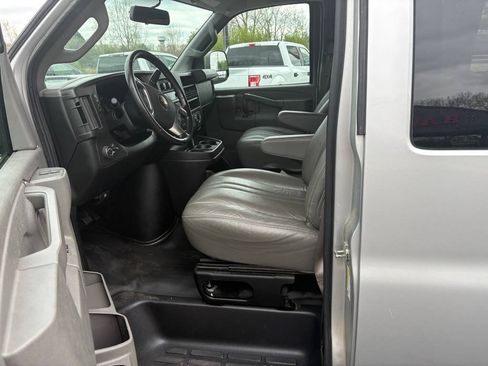 Used 2017 Chevrolet Express 3500 LS RWD image 10