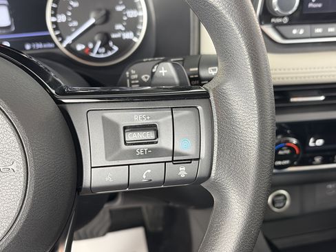 Used 2023 Nissan Rogue SV AWD/4WD image 27