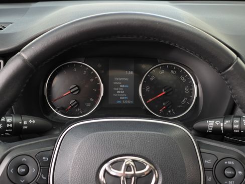 Used 2021 Toyota RAV4 XLE Premium image 19