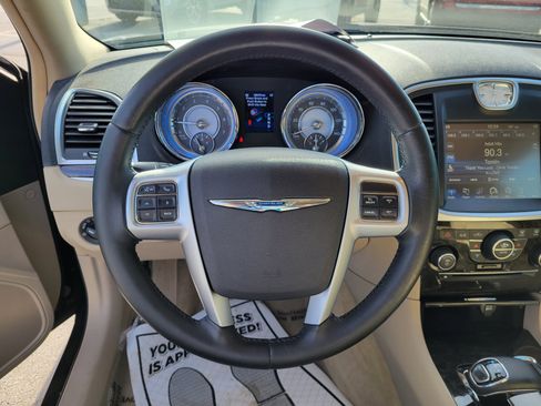 Used 2012 Chrysler 300 Limited image 21