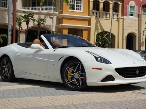 Used 2017 Ferrari California T RWD image 7