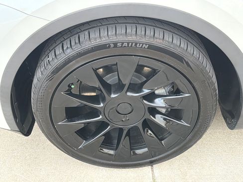 Used 2021 Tesla Model Y Long Range AWD/4WD image 12