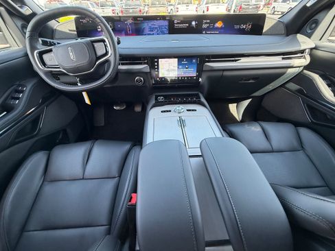 New 2026 Lincoln Navigator Reserve w/ Jet Appearance Package AWD/4WD image 16
