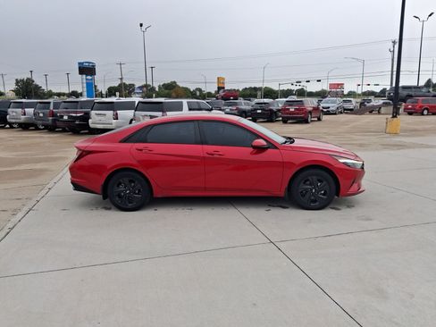 Used 2021 Hyundai Elantra SEL FWD image 6