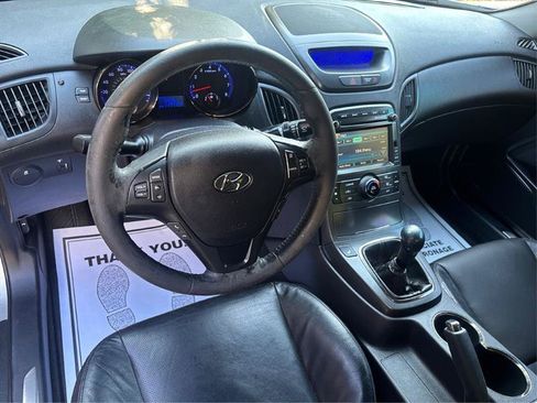 Used 2012 Hyundai Genesis 3.8 RWD image 8