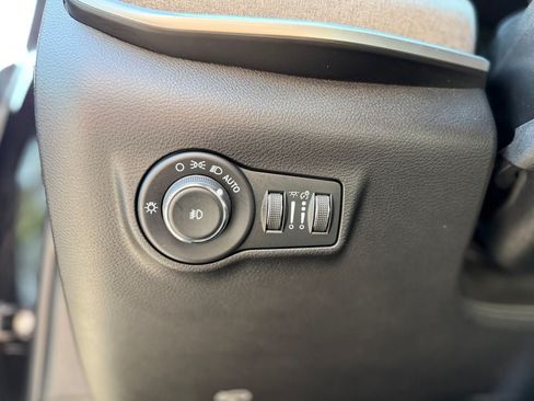 Used 2023 Jeep Compass Latitude AWD/4WD image 22