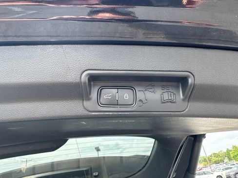 Used 2022 Ford Explorer Limited w/ Equipment Group 301A AWD/4WD image 11
