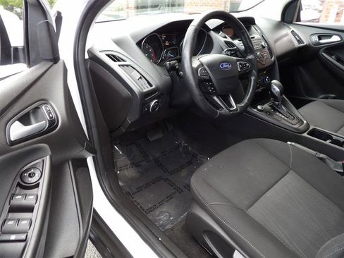 Used 2017 Ford Focus SE w/ Cold Weather Package image 9