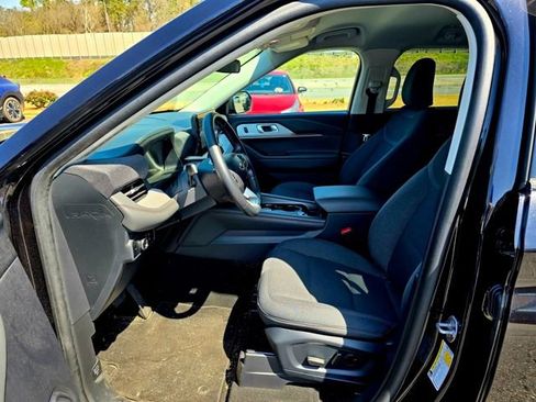 Certified 2025 Ford Explorer Active image 7