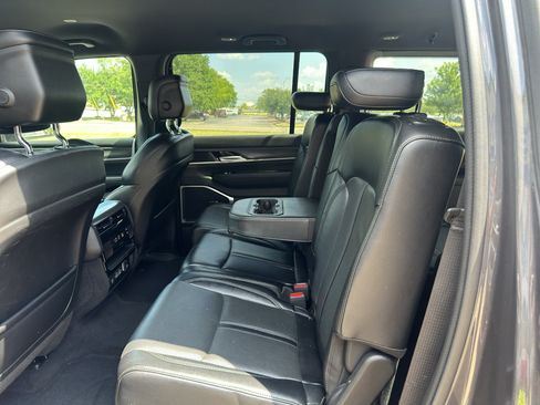 Used 2024 Jeep Wagoneer Series II w/ Flexible Seating Group RWD image 20