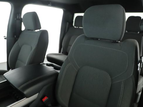 Used 2022 RAM 1500 Big Horn AWD/4WD image 4