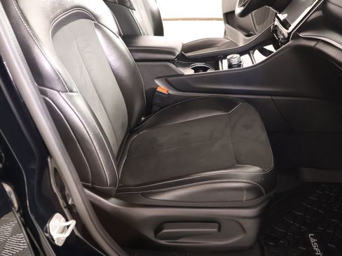 Used 2024 Jeep Grand Cherokee Altitude AWD/4WD image 13