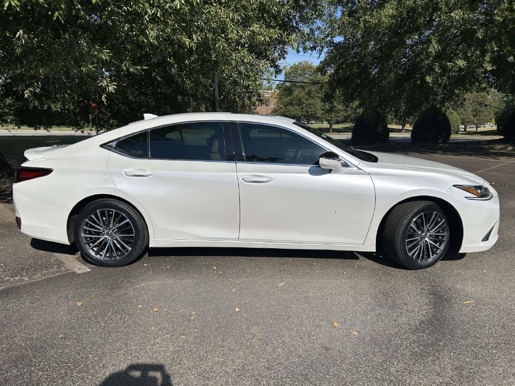 Used 2023 Lexus ES 300h w/ Premium Package FWD image 2