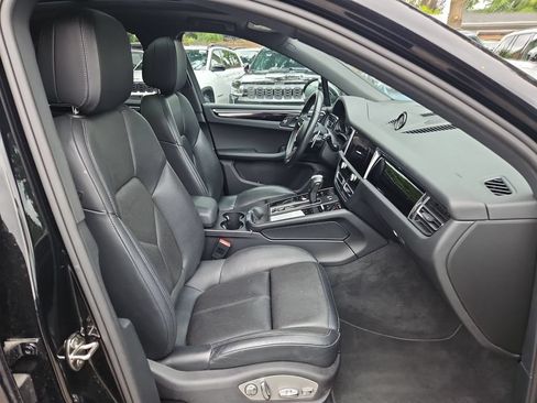 Used 2024 Porsche Macan AWD/4WD image 16