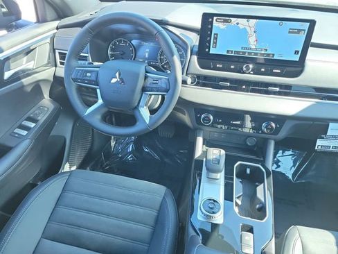 New 2026 Mitsubishi Outlander SE FWD image 14
