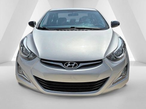 Used 2016 Hyundai Elantra SE w/ Option Group 02 FWD image 2