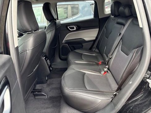 Used 2022 Jeep Compass Limited image 10