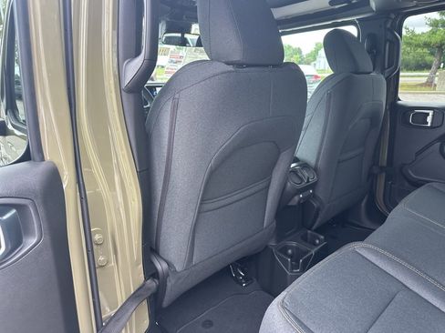 New 2025 Jeep Gladiator Sport image 42