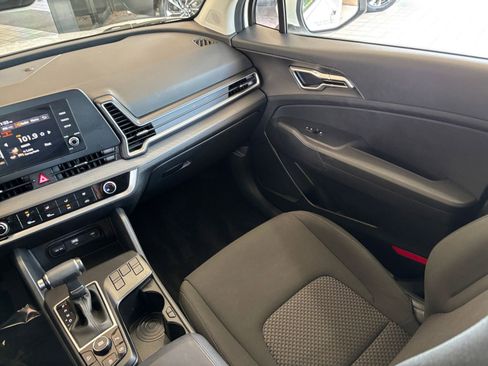 Used 2025 Kia Sportage LX FWD image 34